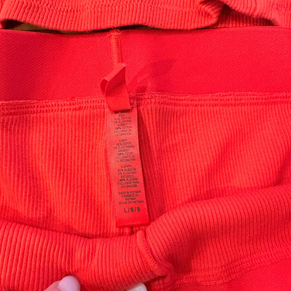 SKIMS Bold Red Ribbed Set - Picture 3 of 4